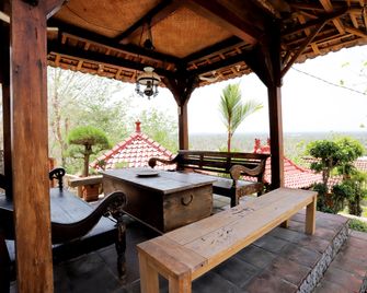 Newalaskuliner & Homestaywatulumbung - Parangtritis - Patio