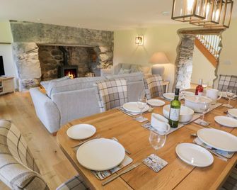 Tyn Ffynnon, Pet Friendly, Luxury Holiday Cottage In Dyffryn Ardudwy - Dyffryn Ardudwy - Dining room