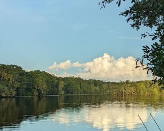 River Haven: Scenic Riverfront RV on Historic Suwannee River - Old Town