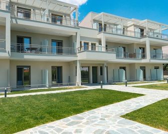 Oliva Suites - Nikiti - Gebouw