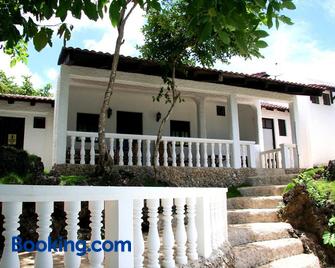 Casa Amihan - Anda - Building