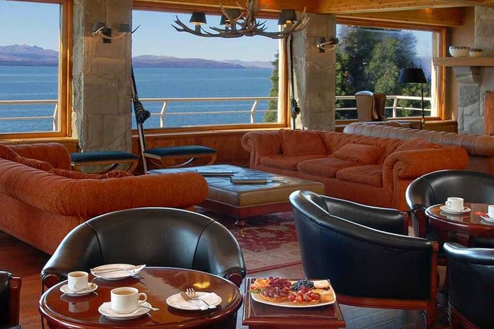 Cacique Inacayal Lake Hotel & Spa