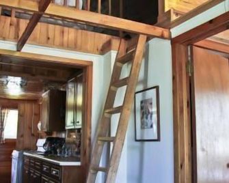 Cabin #7 - Northwoods Retreat cabin - Carp Lake - Stairs