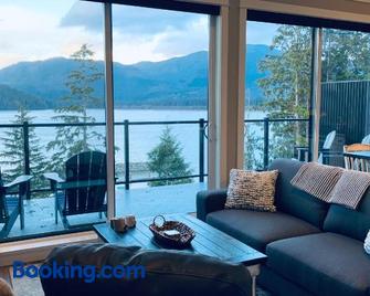 Port Renfrew Vacation Rentals - Port Renfrew - Soggiorno