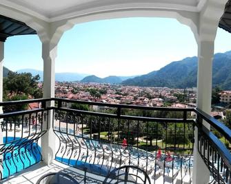 Club Aquarium Apart - İçmeler - Balcón