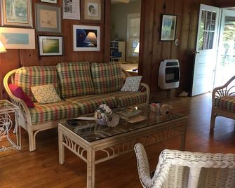 Waterfront Home with Pier on Albemarle Beach - Roper - Wohnzimmer