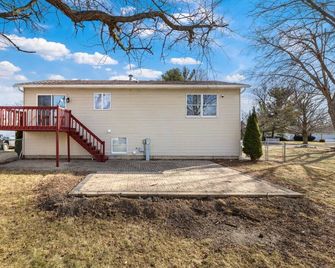 Spacious 5br Retreat • 8 Beds • Pet-Friendly - Woodstock - Building