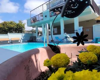 Beachwalker Inn & Suites - Pismo Beach - Pool