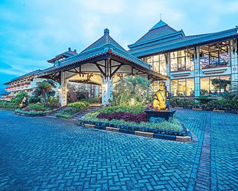 Royal Hotel and Villa Batu - Batu