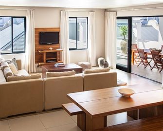 Marine Square Luxury Suites - Hermanus - Living room