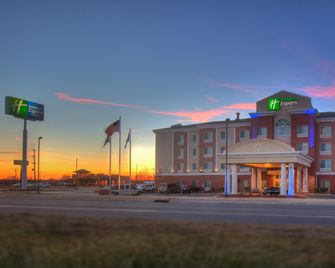 Holiday Inn Express & Suites Elk City By IHG - Elk City - Edificio
