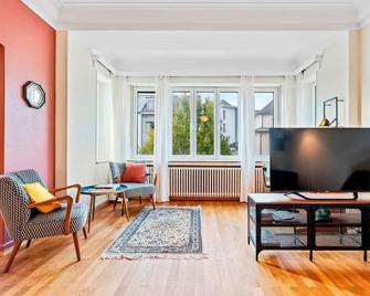 Bright 1BR Apt by Parc de Merl, Luxembourg - Luksemburg - Pokój dzienny