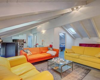 Loft & Jacuzzi - Happy Rentals - Riva del Garda - Living room