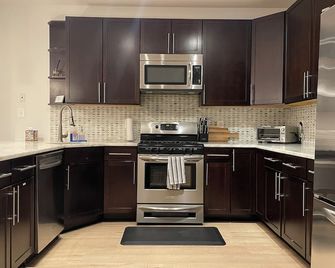 Luxe 2bd2ba Townhouse In Hip Area - Near Metro - Washington, D.C. - Kitchen