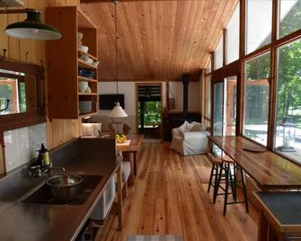 Welcome to a completely private retreat with beautiful views & birdsong. - Milford - Kitchen