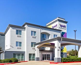 Spark by Hilton Pearland - Pearland - Building
