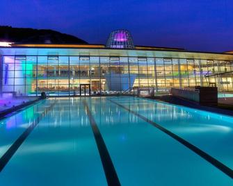 Appartements Mary inklusive Tauern-Spa Kaprun - Kaprun - Havuz