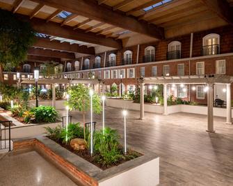 Crowne Plaza Albany - The Desmond Hotel By IHG - אלבאני - בניין