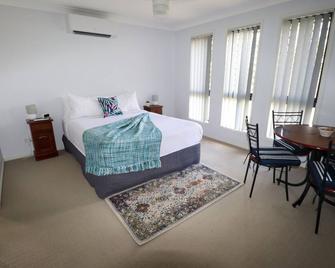 Blk Stays Guest House Deluxe Front Units Morayfield - Morayfield - Bedroom