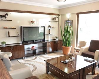 Otel Bayburt Konaklama - Bayburt - Living room