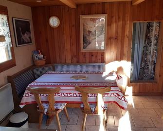 Typical old wooden chalet Chamonix Valley - Chamonix - Dining room