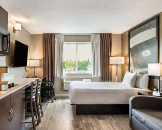 Super 8 by Wyndham Winnipeg West - וויניפג - חדר שינה