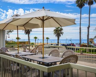 New! Beautiful 1 Bed Beach Balcony By RedAwning - Carpinteria - Balkón
