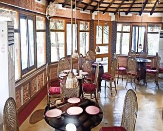 Resort Raktokorobi Karugram - Escape To Green Stay With Soul - Shānti Niketan - Restaurant
