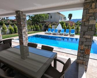 New Built Beautiful 3 Bedroom Private Pool Villa In Dalyan Center Gulpinar Area! - Ortaca - Pool