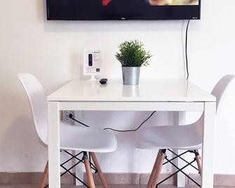 Boulevard 403 - Mayaguez - Eetruimte