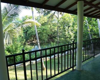 Gem River Edge - Kataragama - Balkon