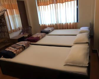 Hotel The Cherry Garden - Pokhara - Sovrum