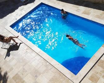 Follow the Sun Boutique Hostel - Pool, Breakfast & Sea Views - San Giuliano - Piscina