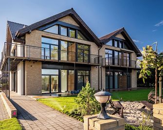 Bursztynowa Rewa, Sun & Snow - Rewa - Budynek