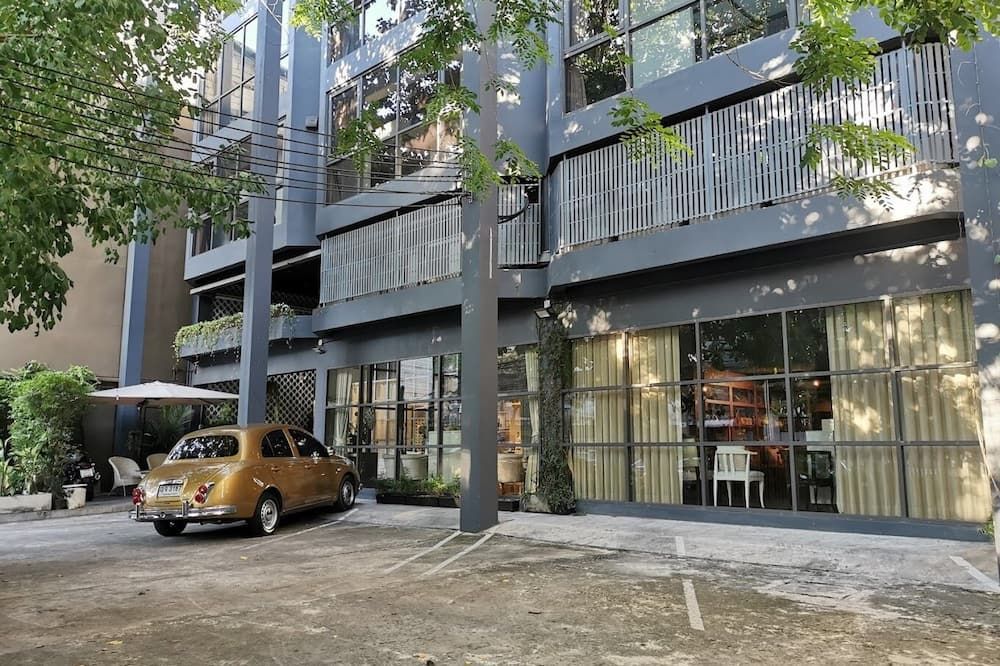 Collection O The Spades Hostel