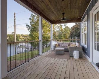 Lake Tuscaloosa Getaway! Perfect for Football Weekends! - Northport - Balcony