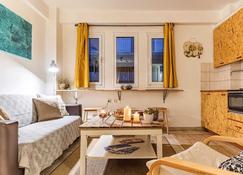 Downtown Central Suite with Private Parking - Kalamata - Huiskamer