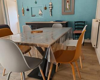 Quiet 3 Villa 90m2 fully Fenced 200m From The Basin And The City Center - Арес - Їдальня