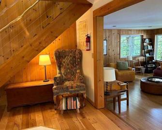 Terrapin Station - Lakeside Rustic 3 Home on Lake Winona - Ashland - Living room