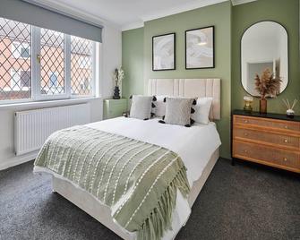 Host & Stay - Joffre Avenue - Castleford - Bedroom
