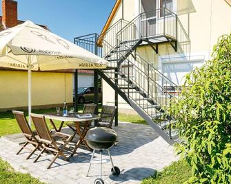 Wonderful villa for 4 people with A/C, WIFI, TV, balcony and parking - Badacsony - Innenhof