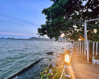 بان ساتاهيب باي ذا سي - باتايا - مبنى