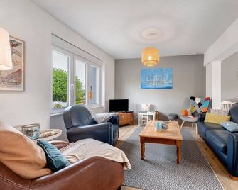 House in the Heart of Camaret, Beaches, Surf, and Hiking - Camaret-sur-Mer - Вітальня
