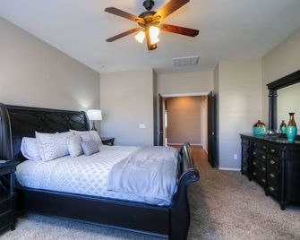 Corporate stays, golfing outings, relaxing or need temp relocation housing! - Maricopa - Habitación