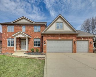 Dyer Family Escape - 20 Mi to Lake Michigan! - Schererville - Building