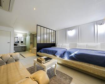 Hotel Myeongjak - Chuncheon - Habitación