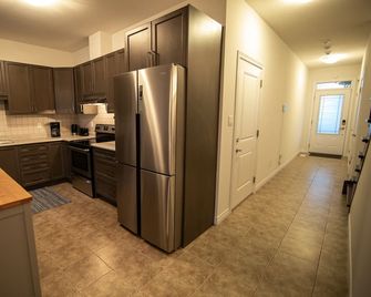 Modern & Cozy Retreat Lake Ontario & Wine Country - Grimsby - Cocina