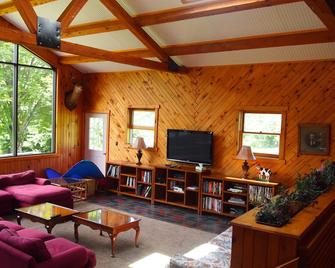 Assemble Your Gang In The Elk Mountain Area For Year-Round Enjoyment - Union Dale - Sala de estar
