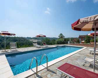 Holiday Home Bricco delle Rondini by Interhome - Montà - Zwembad