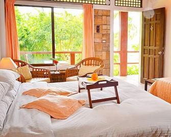 Punta Bulata White Beach Resort & Spa - Cauayan - Living room